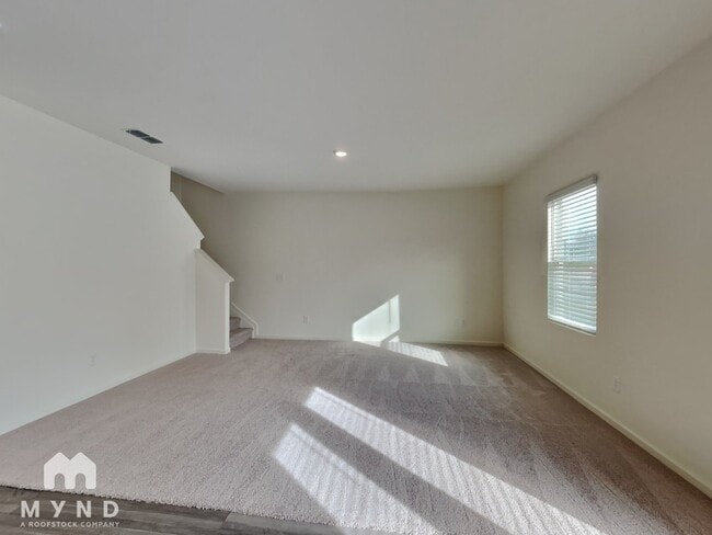 Building Photo - 424 Cottontail Ln