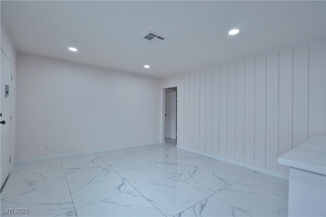 Building Photo - 4023 Cll Del Sol
