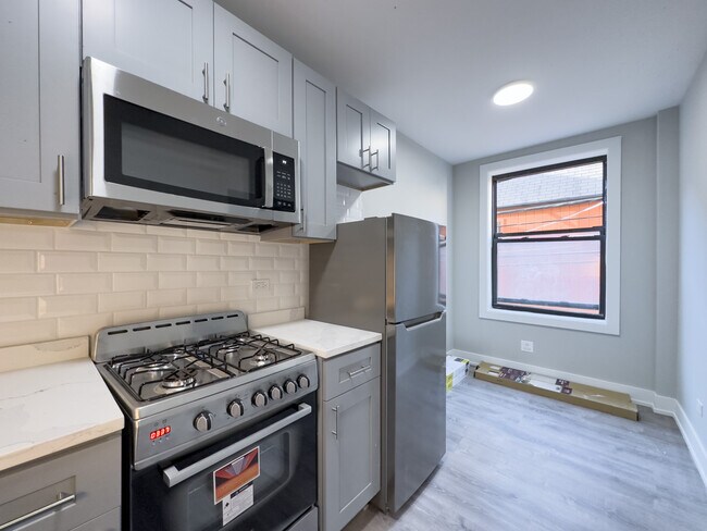 Building Photo - 545 W Belmont Ave