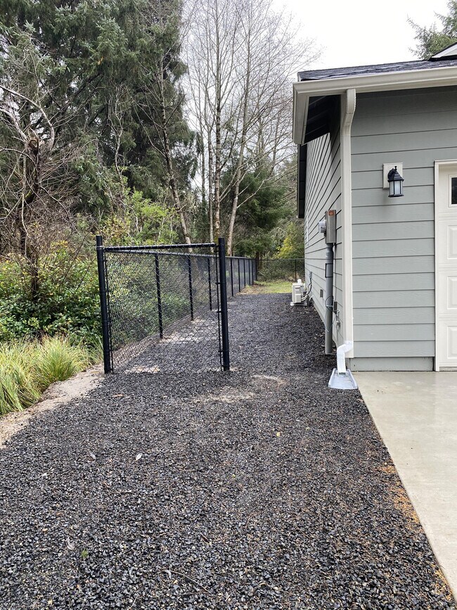 Foto del edificio - 334 Clover Creek Ave NW