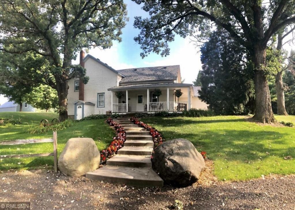Foto principal - 5749 Lake Elmo Ave N