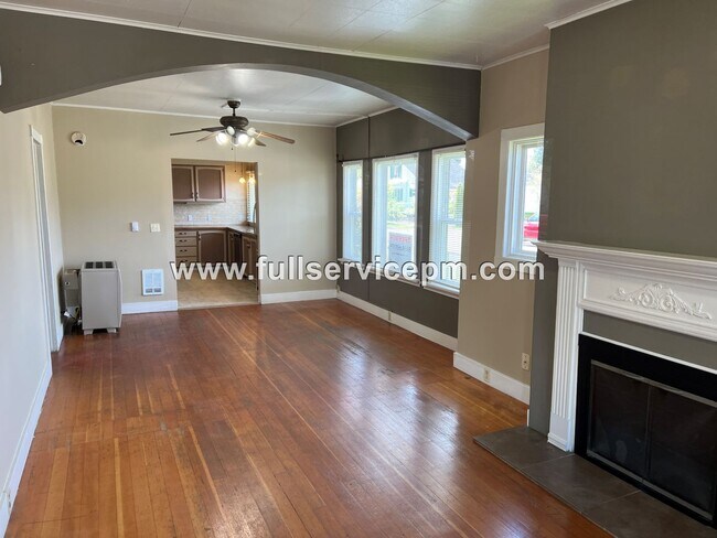 Foto del edificio - Wonderful corner lot home.