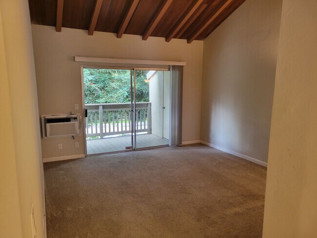 Foto del edificio - Spacious and Updated 1 Bedroom Convenientl...