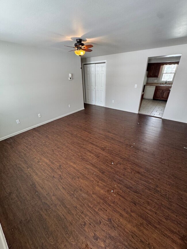 Foto del edificio - 1550 Tartan Ln