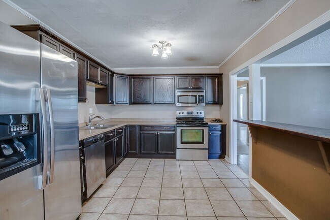 Foto del edificio - Pre-leasing for July!