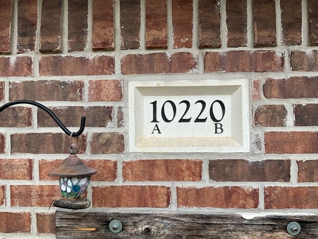 Foto del edificio - 10220 Lilac Ln
