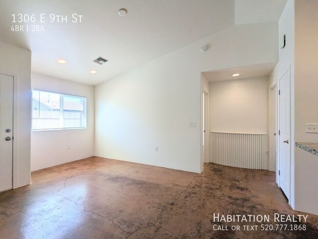 Building Photo - 1306 E 9th St