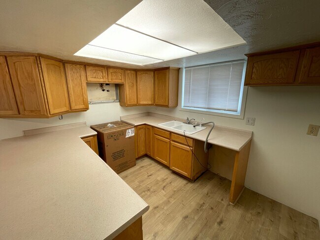 Building Photo - 577 N 200 W