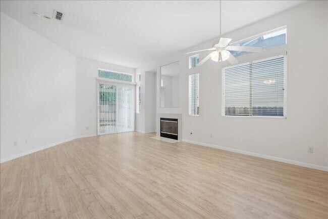 Foto del edificio - 374 Coventry Cir