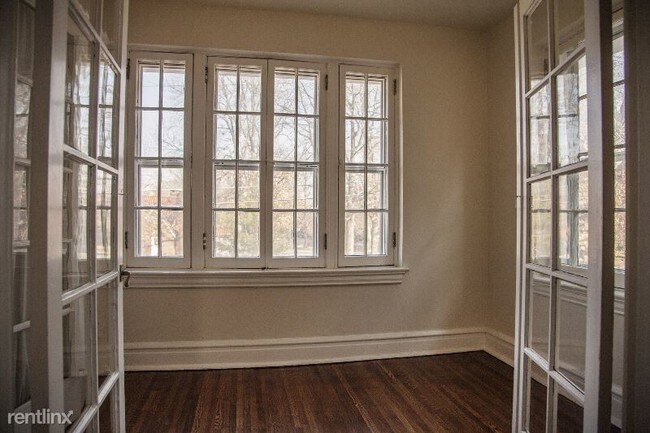 Building Photo - 1 br, 1 bath Apartment - 915 De De Mun Ave.