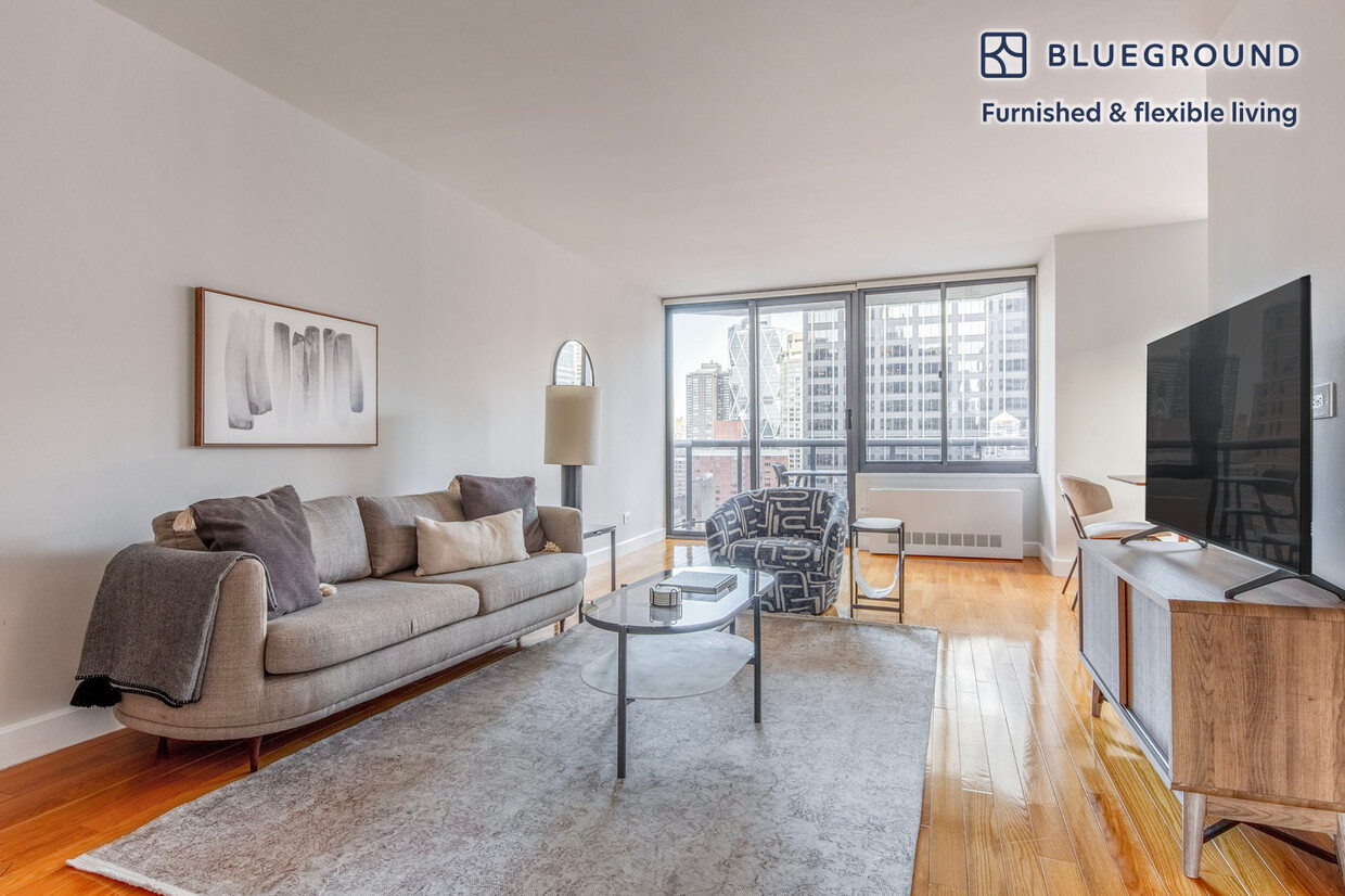 Foto principal - 235 W 48th St