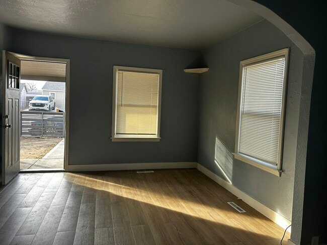 Foto del edificio - 400 S Raleigh St