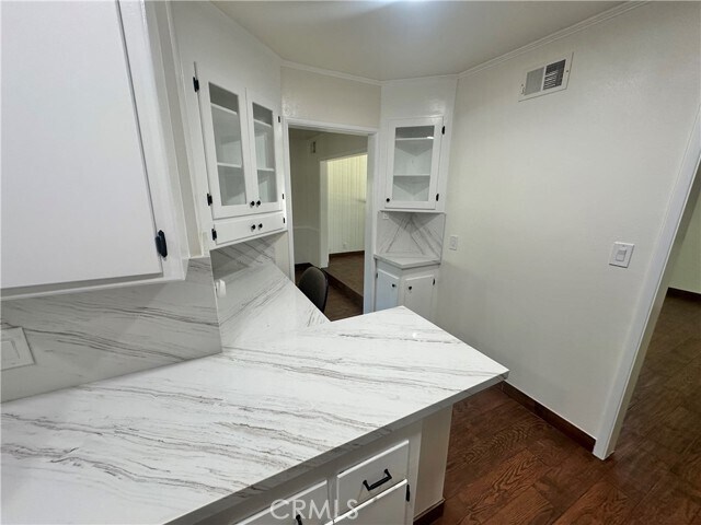 Foto del edificio - 1306 E Oakmont Ave