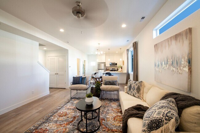 Building Photo - 1506 Tyram Grv