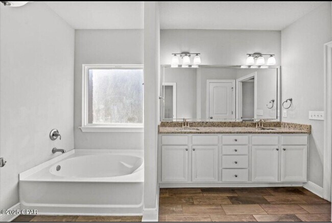Building Photo - 148 Hidalgo Dr