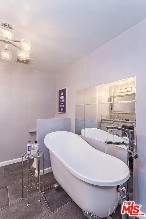 Foto del edificio - 1221 Kings Rd