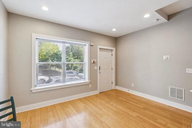 Foto del edificio - 1702 Carpenter St