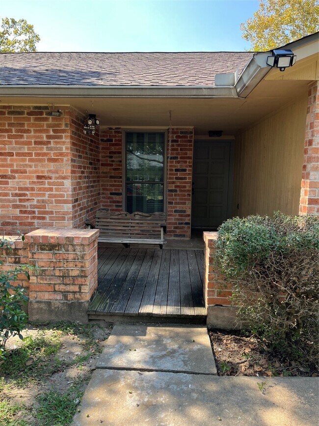 Foto del edificio - 2115 Blindlake Dr