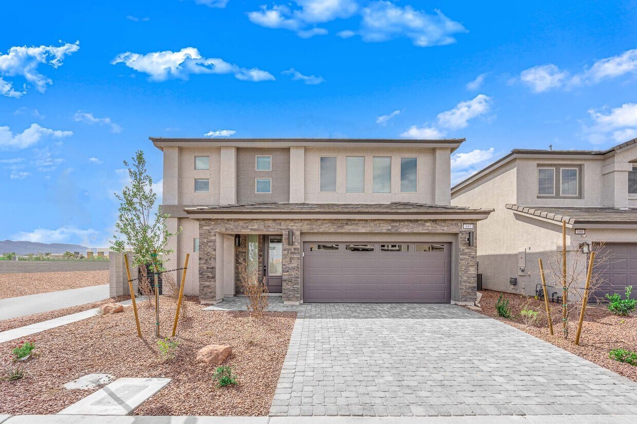 Primary Photo - 4 br, 3.5 bath House - 697 Steep Canyon Ave