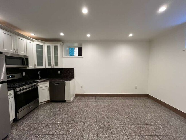 Foto del edificio - 380 Danforth Ave
