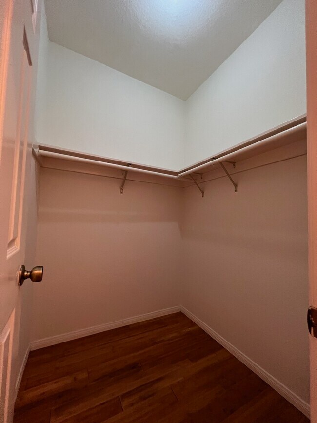 Foto del edificio - 4242 La Salle Ave