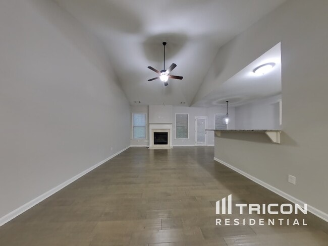 Building Photo - 748 Oak Glen Dr
