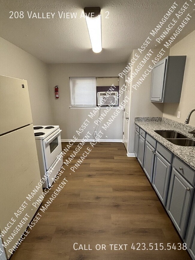 Building Photo - 208 Valley View Ave