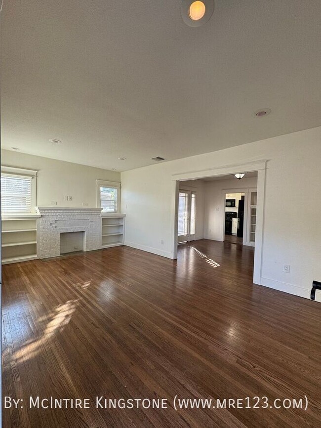 Foto del edificio - Beautiful 2BD / 1BA in Monrovia with Parking!