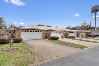 Building Photo - 12 Roserita Pl