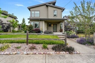 Building Photo - 7035 SE Sherrett St