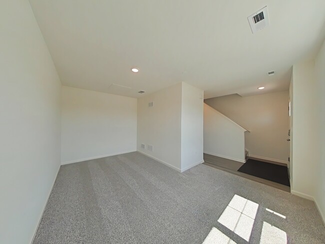 Foto del edificio - 351 Bridgeview Ct