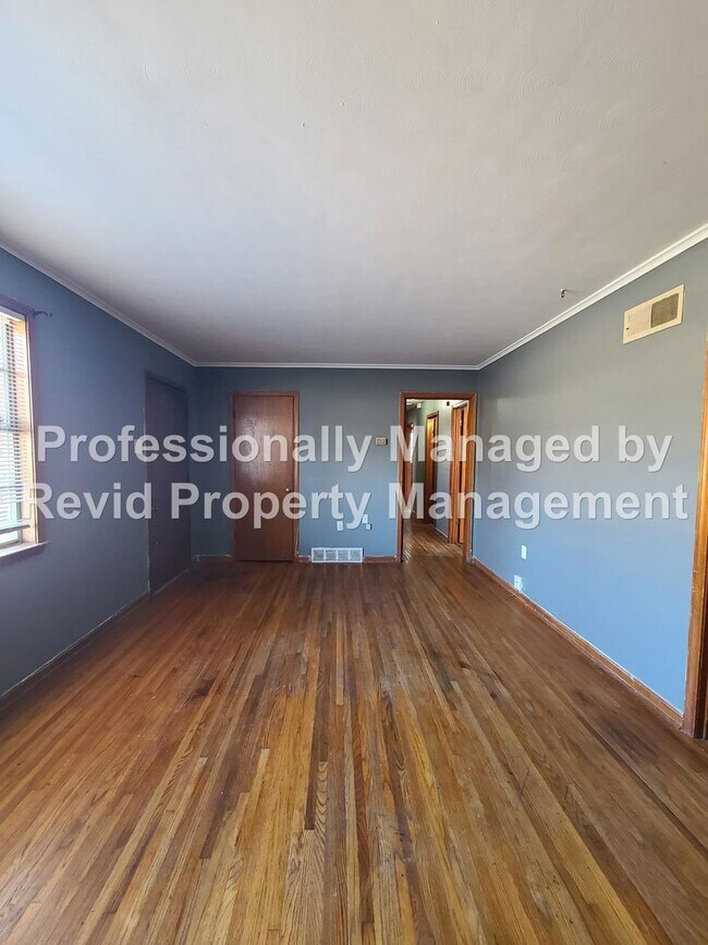 Photo - Large 3 bed 1.5 bath! House