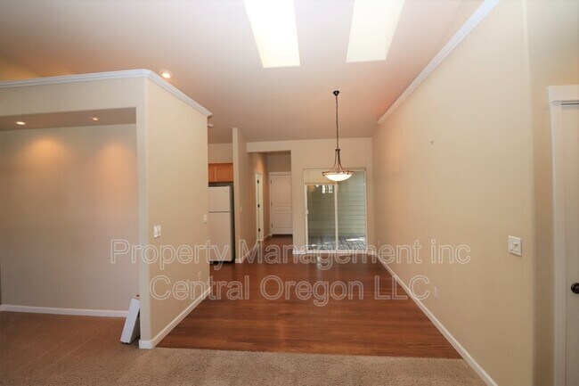 Foto del edificio - 1498 N W Lepage Pl
