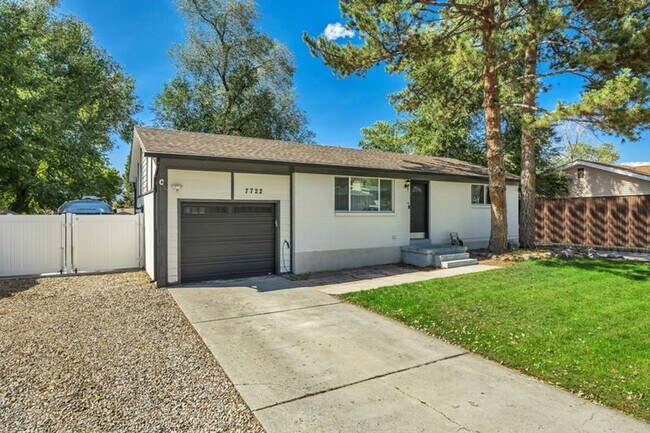 Building Photo - 4 Bedroom/ 2 Bathroom house in Midvale
