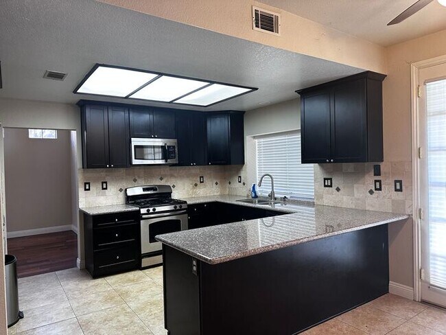 Building Photo - This is Living!!!
