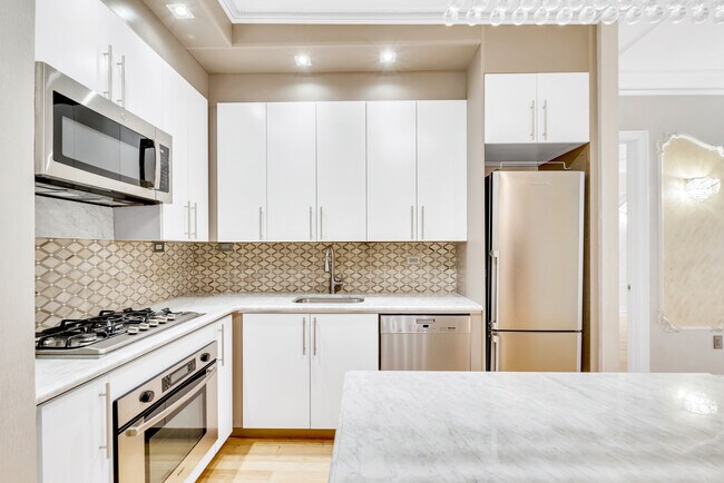 Building Photo - 1600 Broadway-