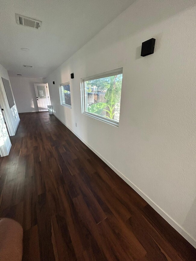 Building Photo - 111 Ashford Dr