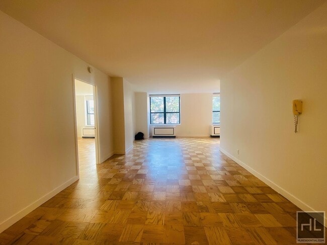 Building Photo - W 87th St