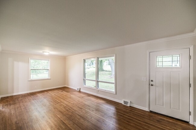 Building Photo - 418 Foothill Dr