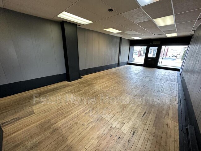 Foto del edificio - 107 E Main St