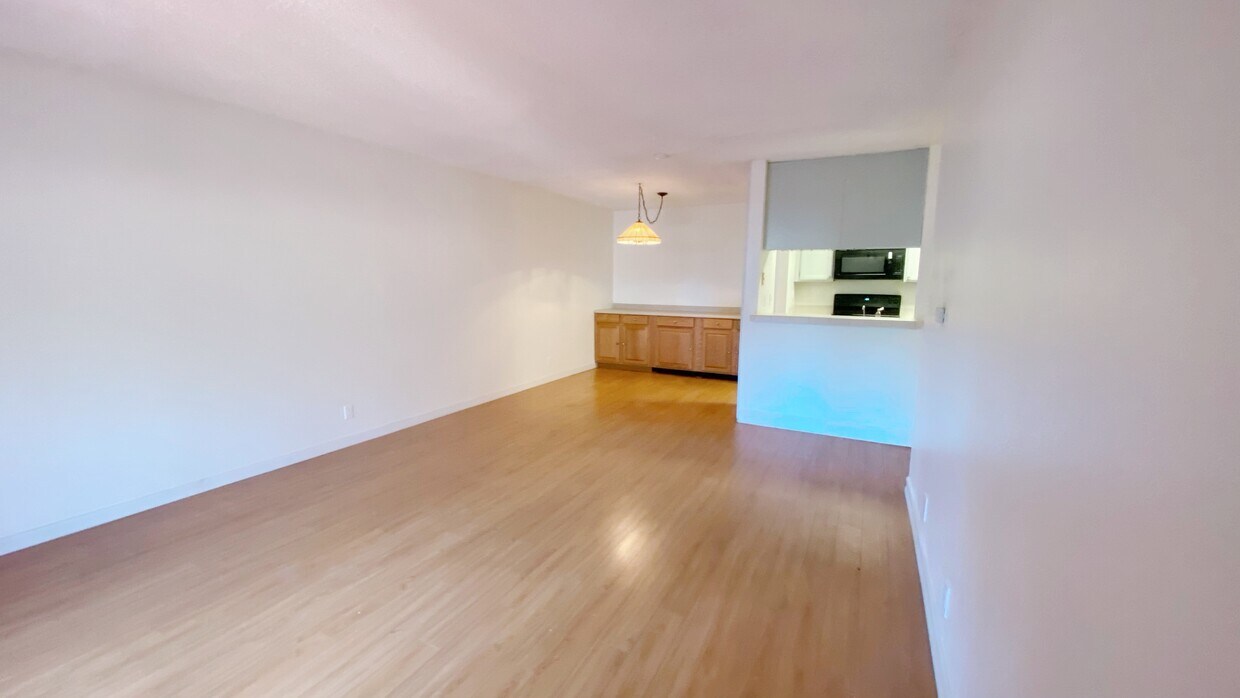 Foto principal - 39975 Cedar Blvd