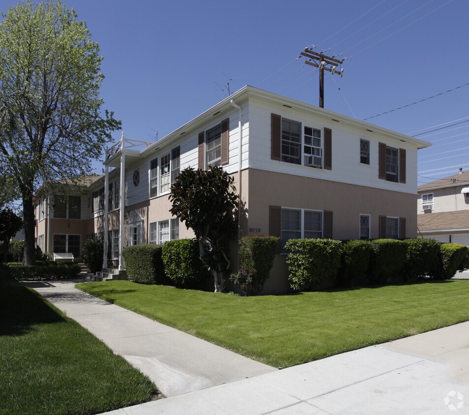 Primary Photo - 121 N Parish Pl