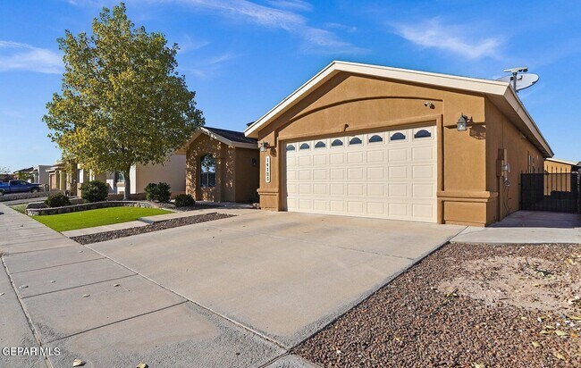 Foto del edificio - 14125 Rainbow Point Dr