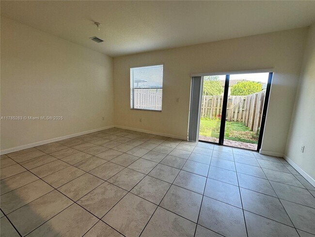 Foto del edificio - 11422 SW 250th St
