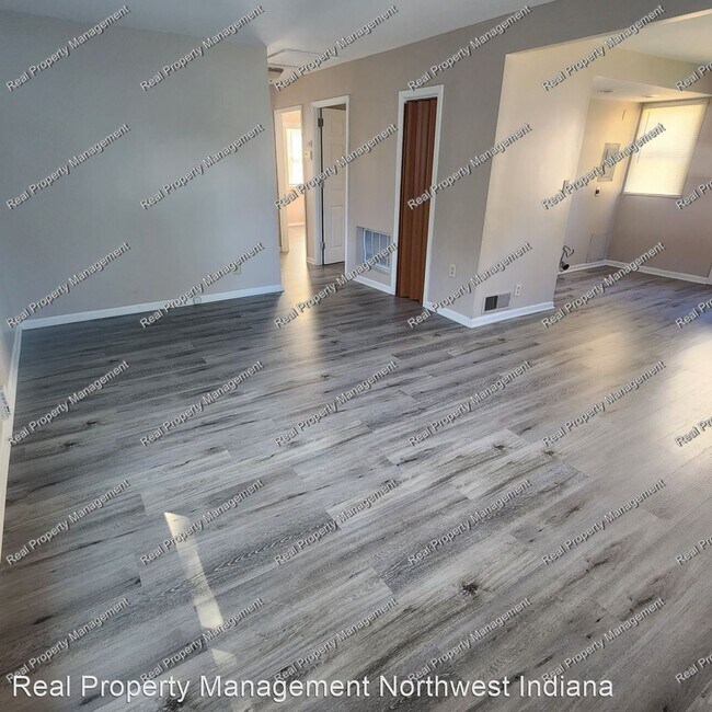 Building Photo - 3 br, 1 bath House - 7626 Walnut Avenue