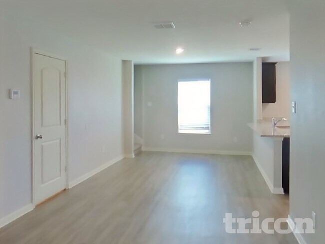 Foto del edificio - 12045 Latour Vly