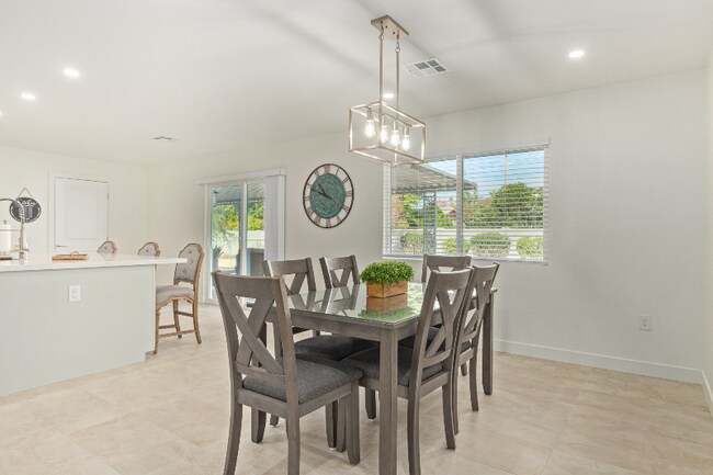Foto del edificio - 9830 W Evergreen Dr