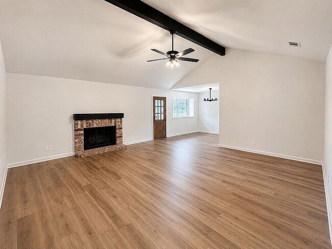 Building Photo - 803 McLane St
