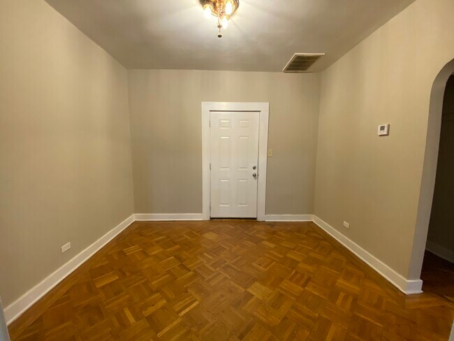 Foto del edificio - 309 W Whitney Ave