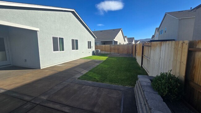 Building Photo - 7571 Grassy Plns Dr